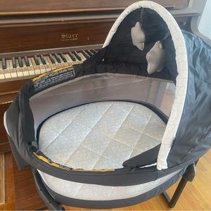 Graco Pack n Play Bassinet Attachment - Like New